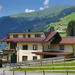 Haus Michael Апартаменти Тукс