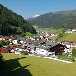 Апартаменти Haus Michael Тукс